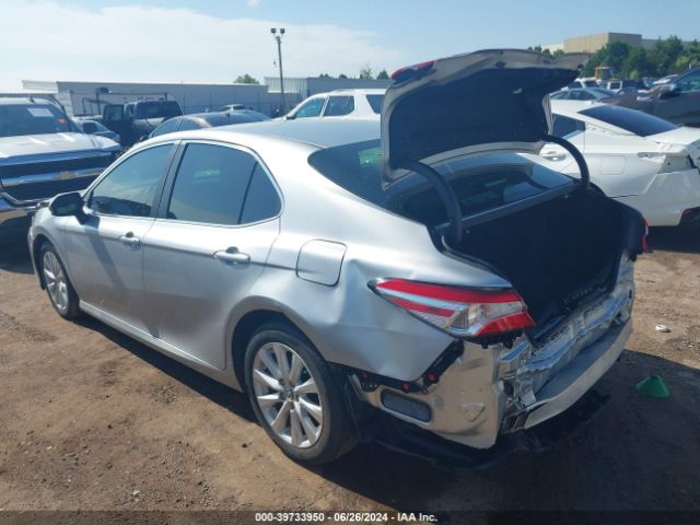 Photo 2 VIN: 4T1B11HK9JU542141 - TOYOTA CAMRY 