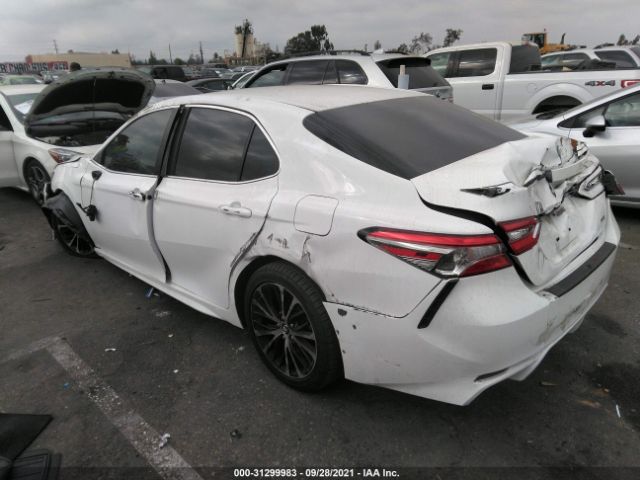 Photo 2 VIN: 4T1B11HK9JU542561 - TOYOTA CAMRY 