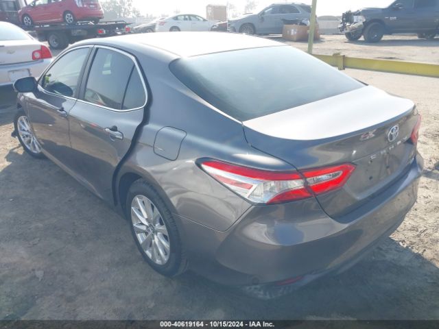 Photo 2 VIN: 4T1B11HK9JU551647 - TOYOTA CAMRY 