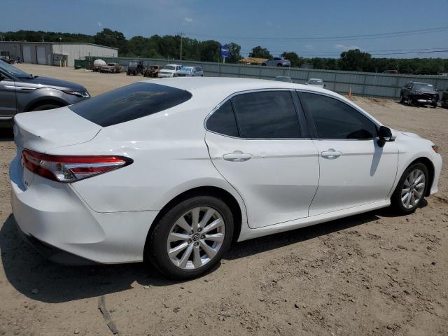 Photo 2 VIN: 4T1B11HK9JU569338 - TOYOTA CAMRY L 