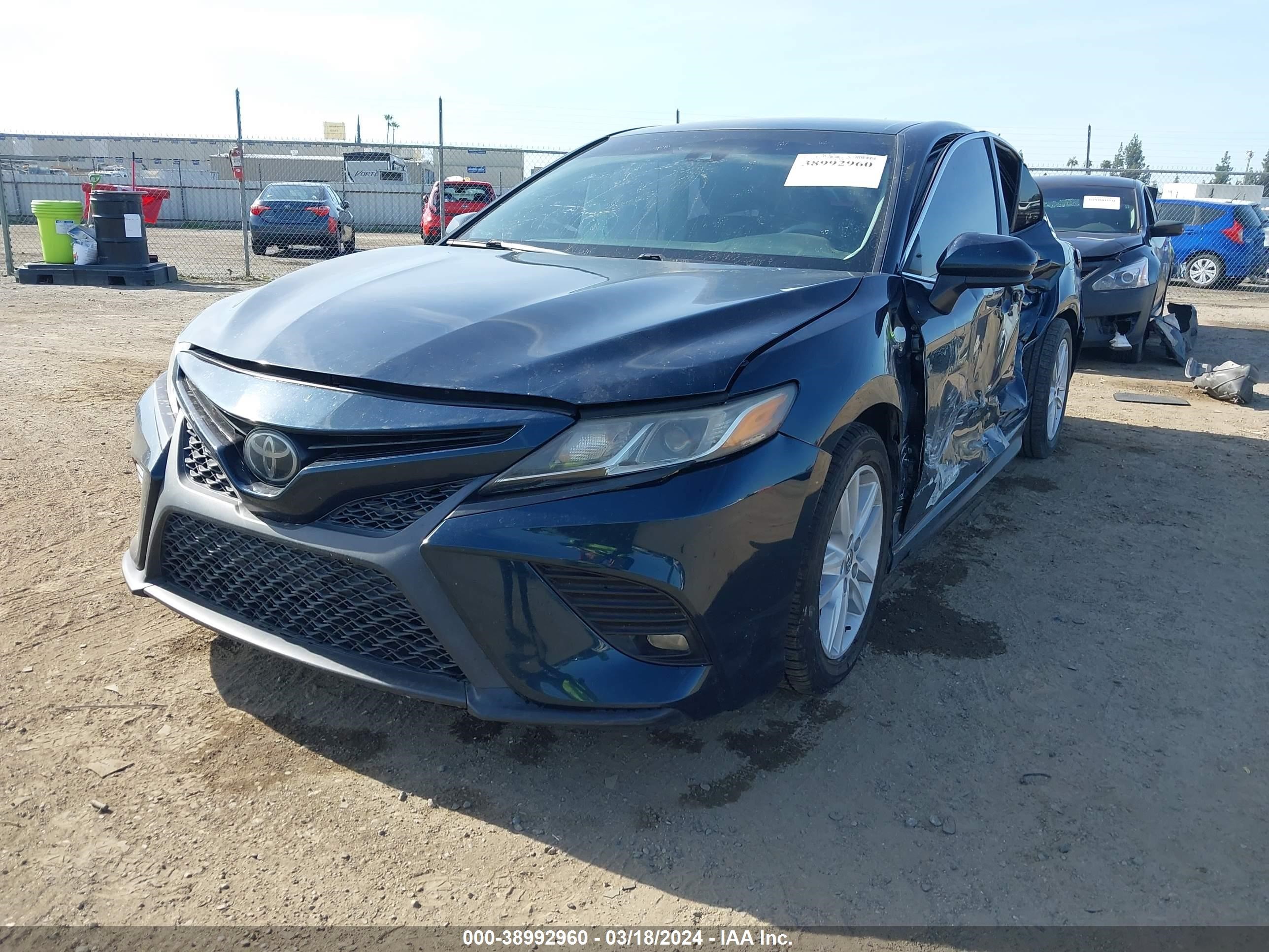 Photo 1 VIN: 4T1B11HK9JU582039 - TOYOTA CAMRY 