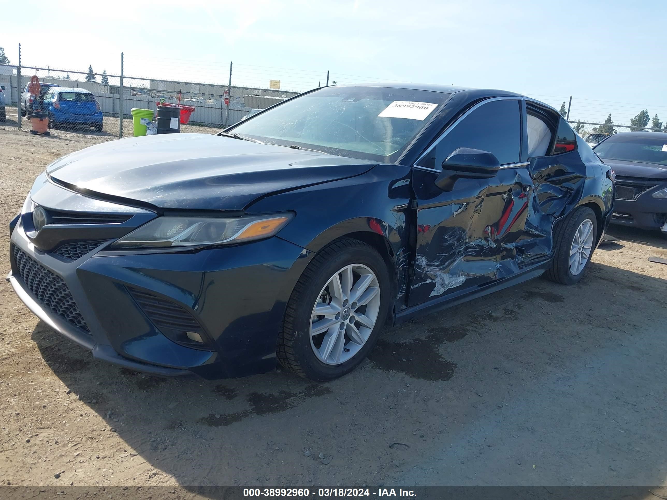 Photo 13 VIN: 4T1B11HK9JU582039 - TOYOTA CAMRY 