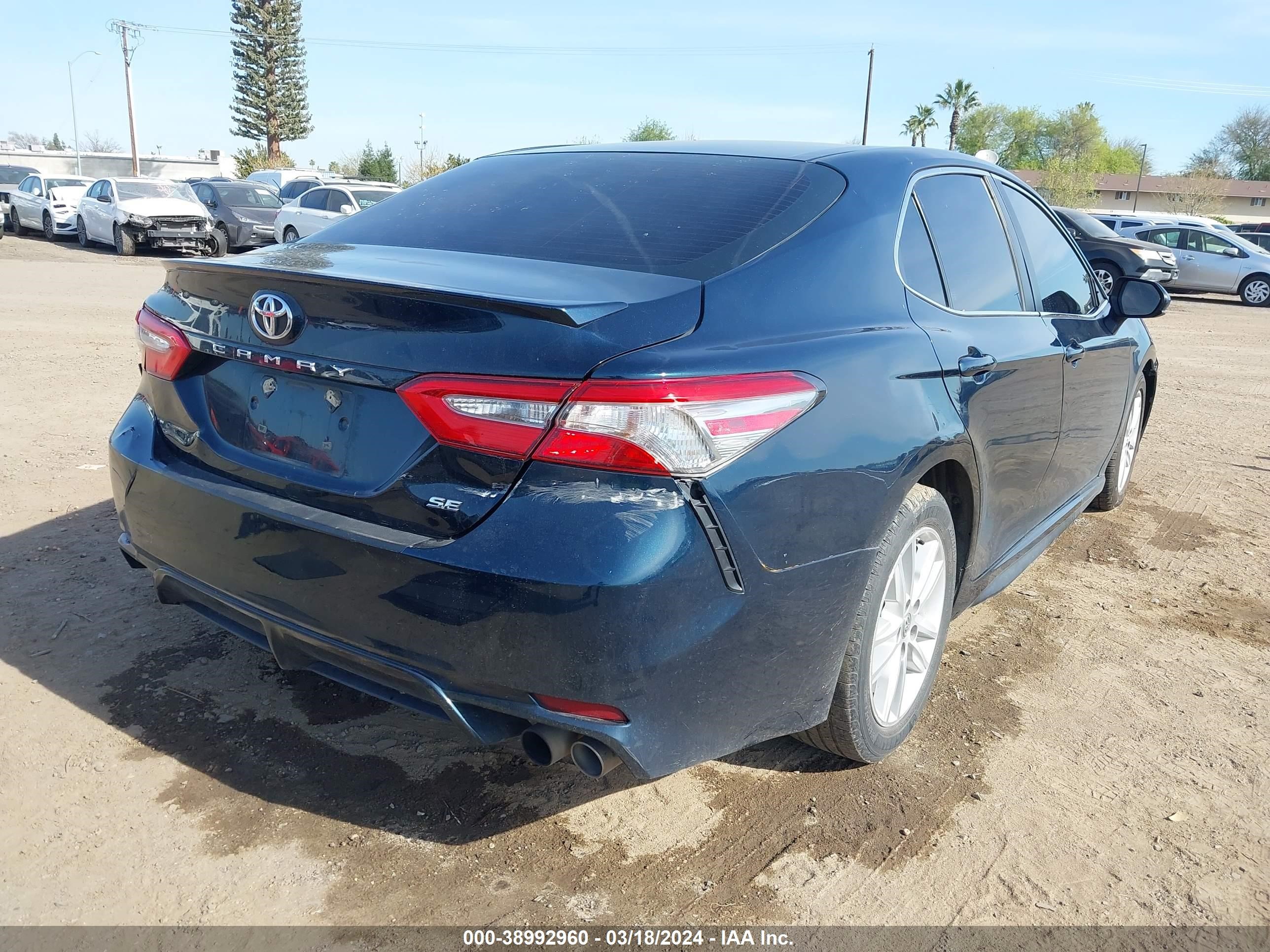 Photo 3 VIN: 4T1B11HK9JU582039 - TOYOTA CAMRY 