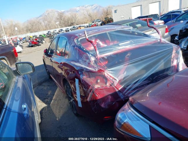 Photo 2 VIN: 4T1B11HK9JU587631 - TOYOTA CAMRY 