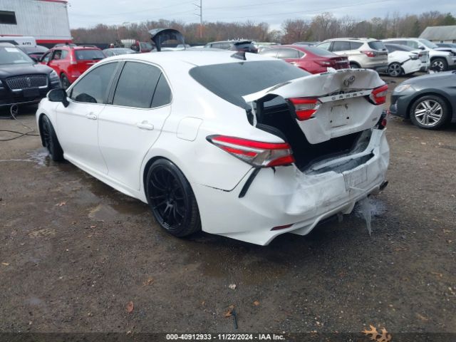 Photo 2 VIN: 4T1B11HK9JU596832 - TOYOTA CAMRY 