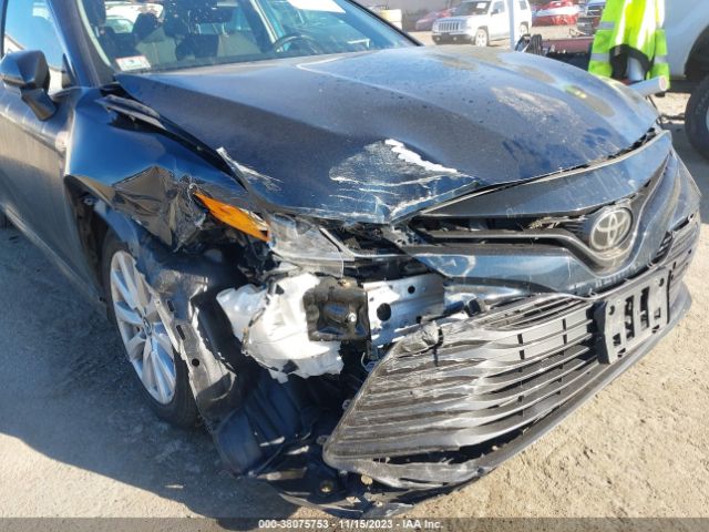 Photo 5 VIN: 4T1B11HK9JU603536 - TOYOTA CAMRY 