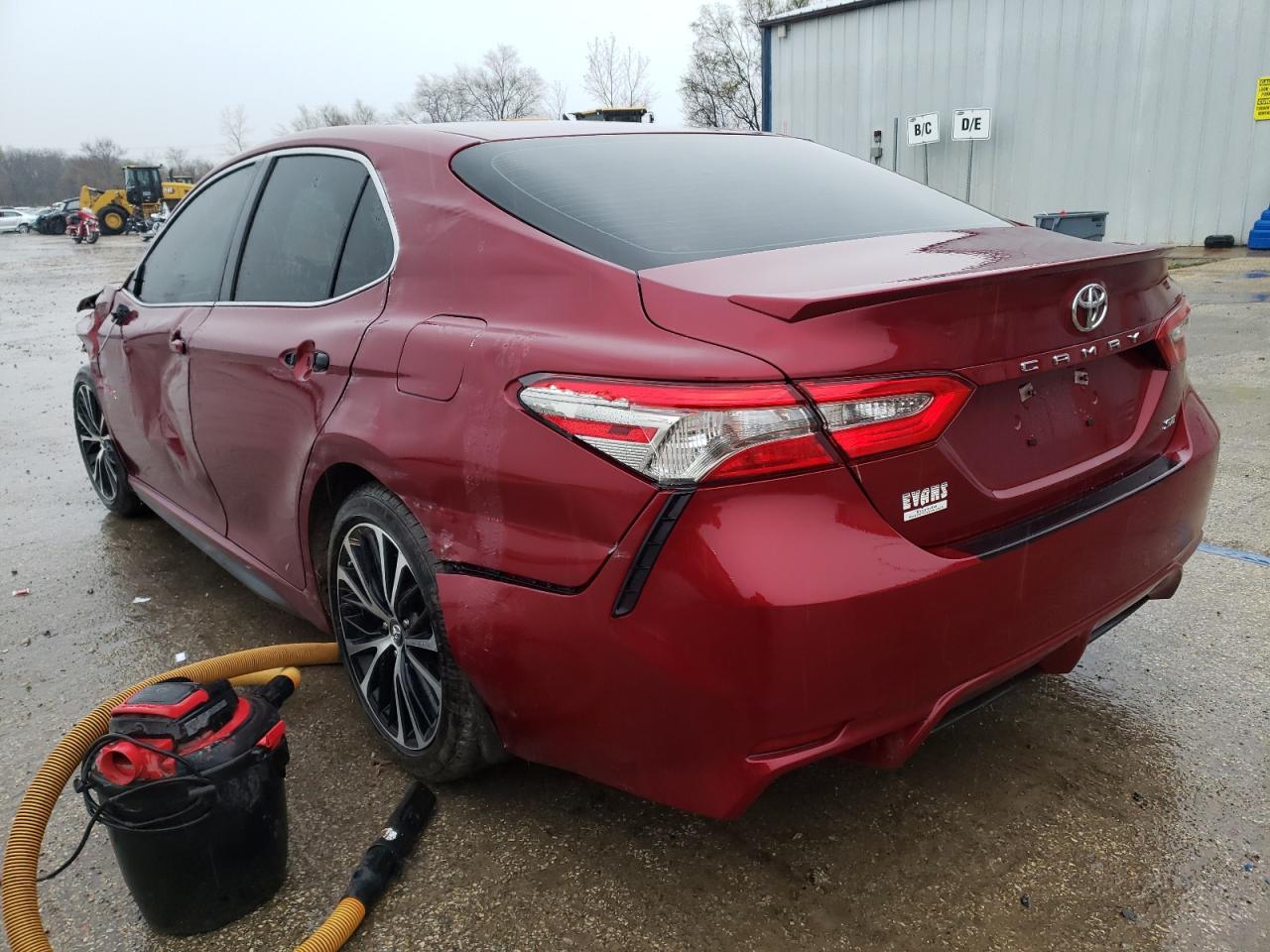 Photo 1 VIN: 4T1B11HK9JU609725 - TOYOTA CAMRY 