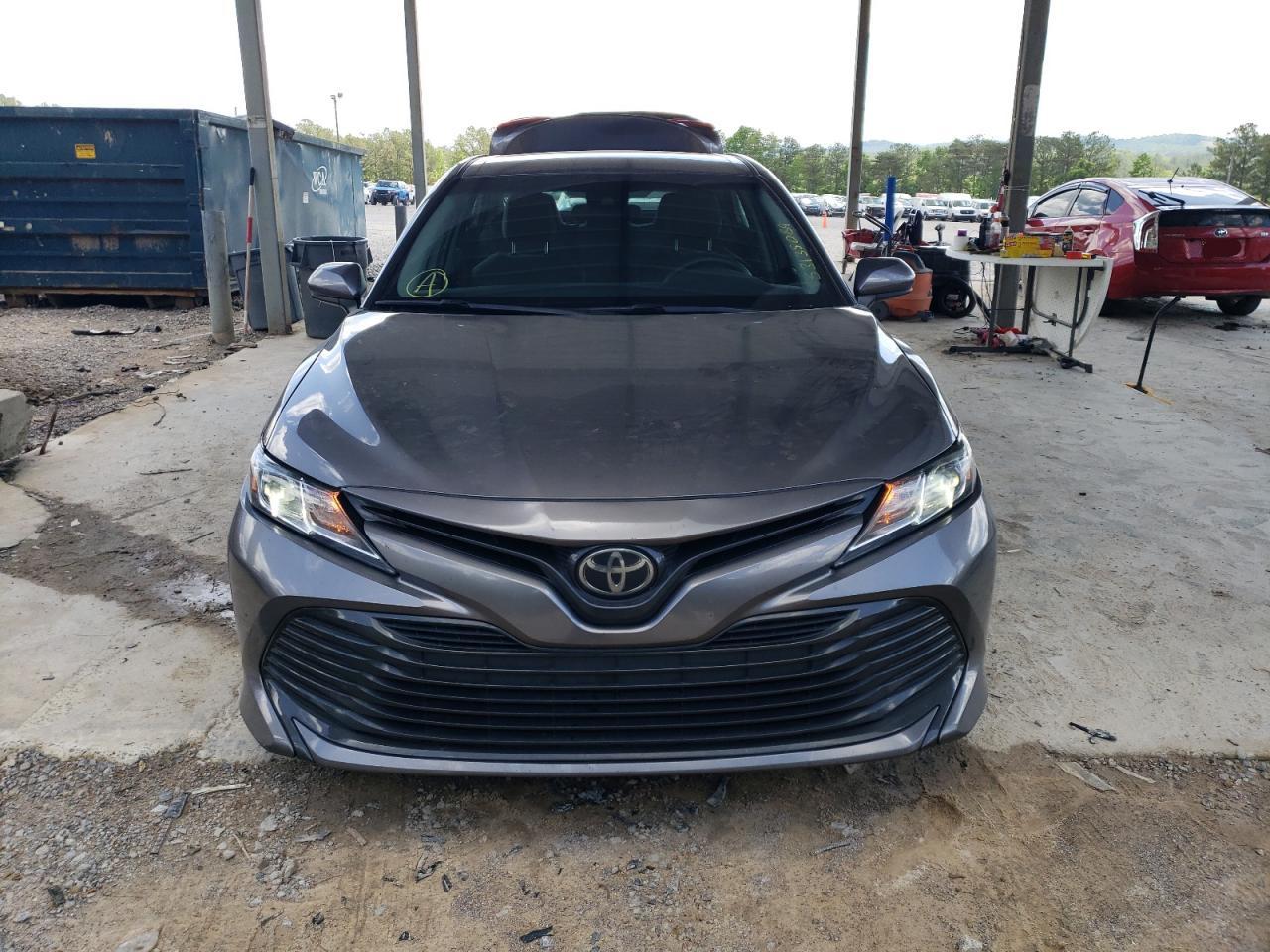 Photo 4 VIN: 4T1B11HK9JU625536 - TOYOTA CAMRY 