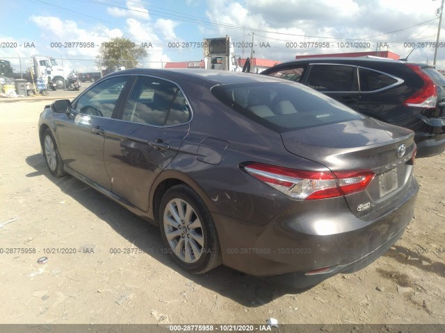 Photo 2 VIN: 4T1B11HK9JU628372 - TOYOTA CAMRY 