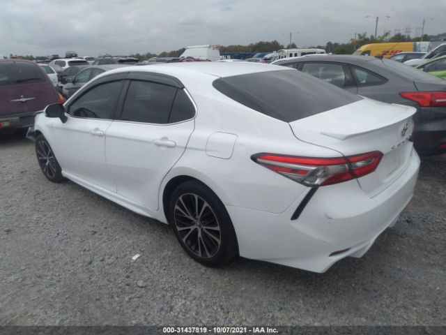 Photo 2 VIN: 4T1B11HK9JU628985 - TOYOTA CAMRY 