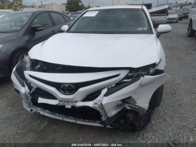 Photo 5 VIN: 4T1B11HK9JU628985 - TOYOTA CAMRY 