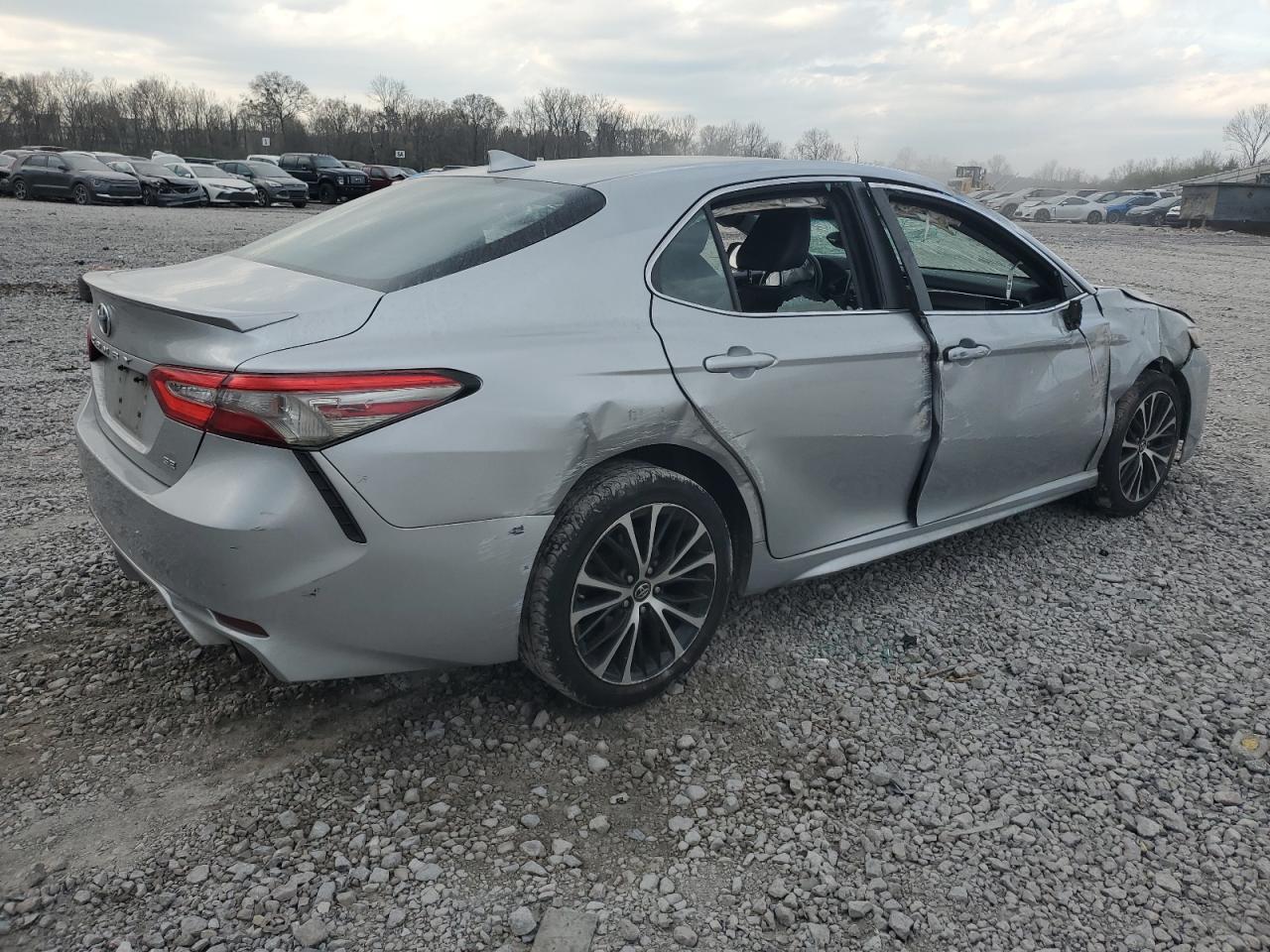 Photo 2 VIN: 4T1B11HK9JU642398 - TOYOTA CAMRY 