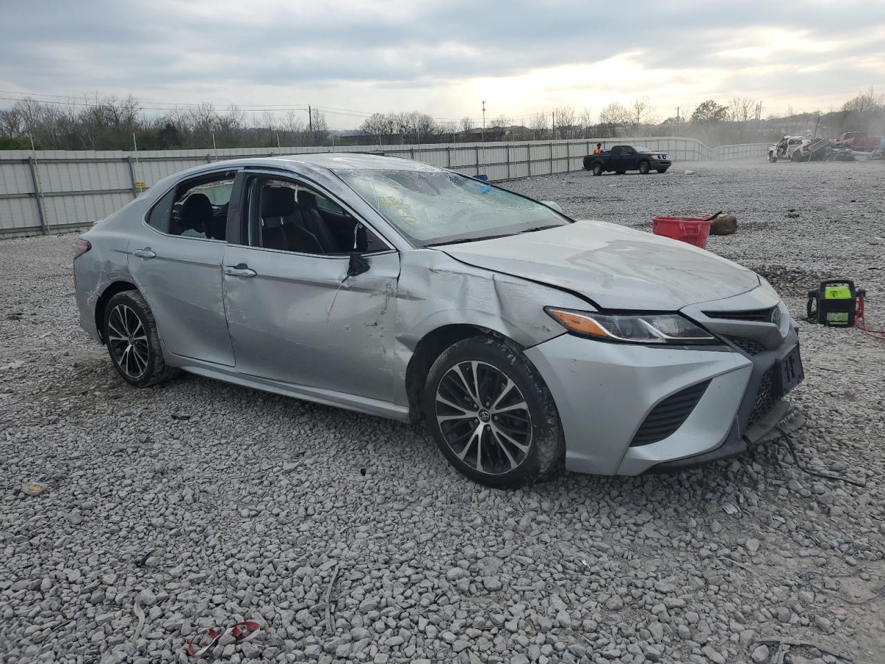 Photo 3 VIN: 4T1B11HK9JU642398 - TOYOTA CAMRY 