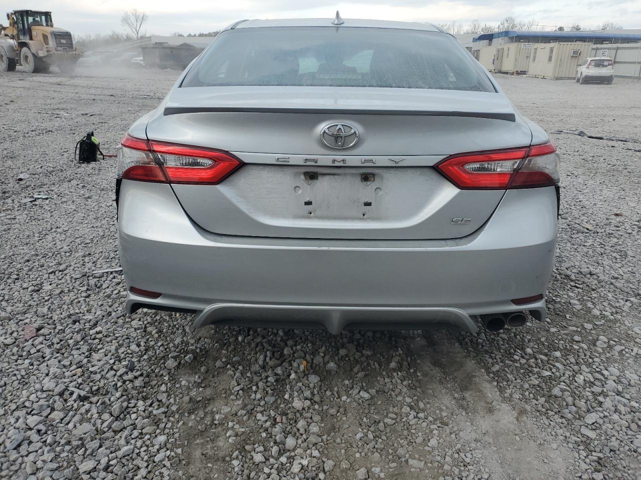 Photo 5 VIN: 4T1B11HK9JU642398 - TOYOTA CAMRY 