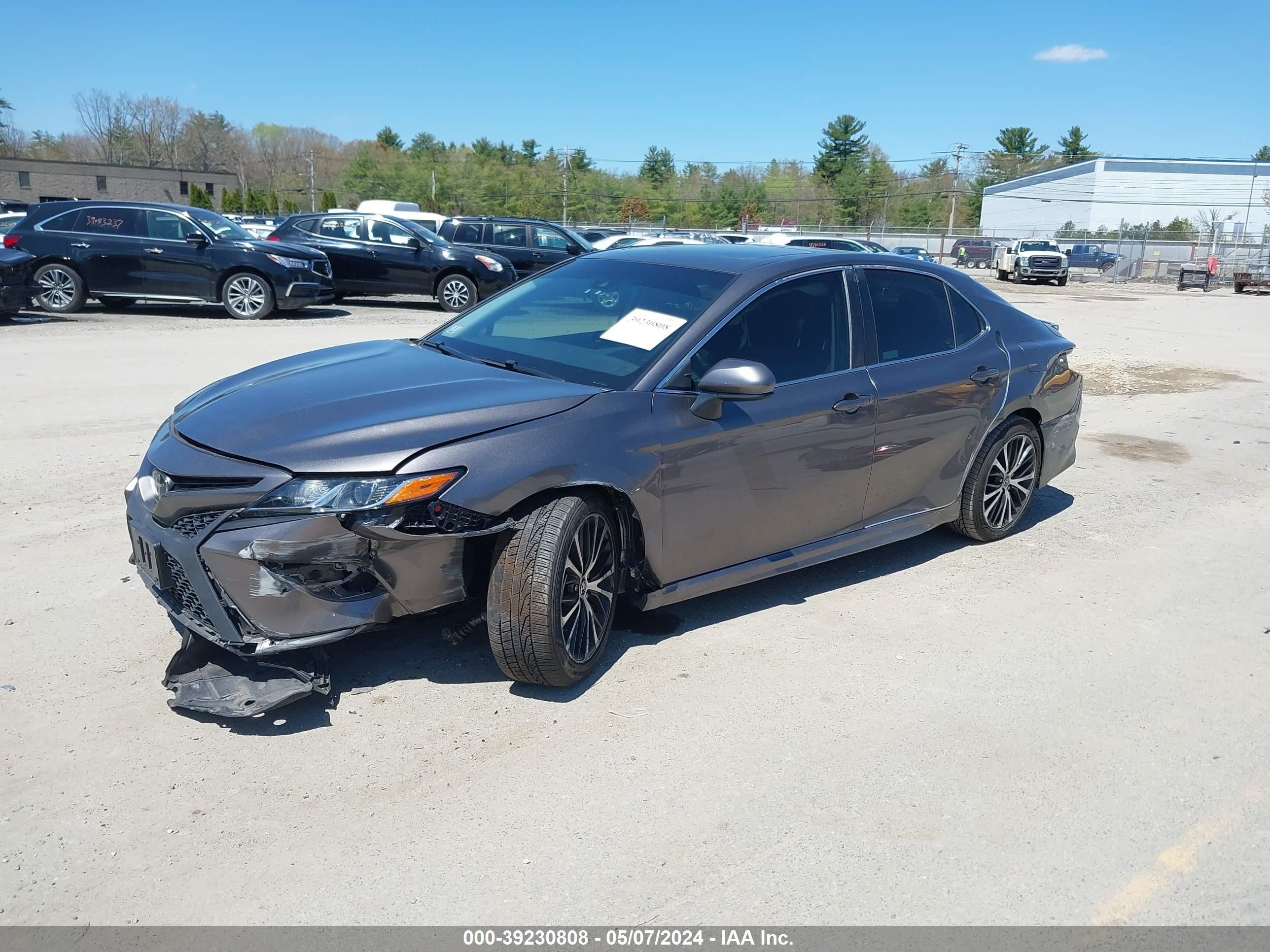 Photo 1 VIN: 4T1B11HK9JU674641 - TOYOTA CAMRY 