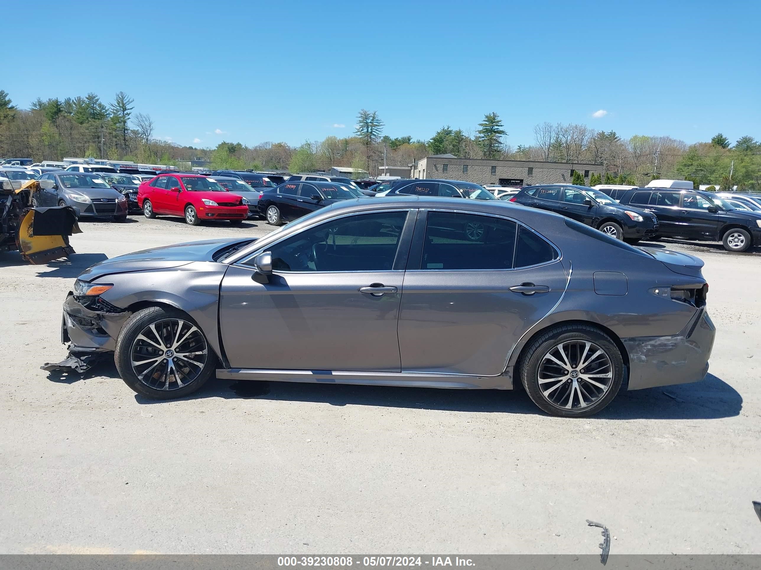 Photo 14 VIN: 4T1B11HK9JU674641 - TOYOTA CAMRY 