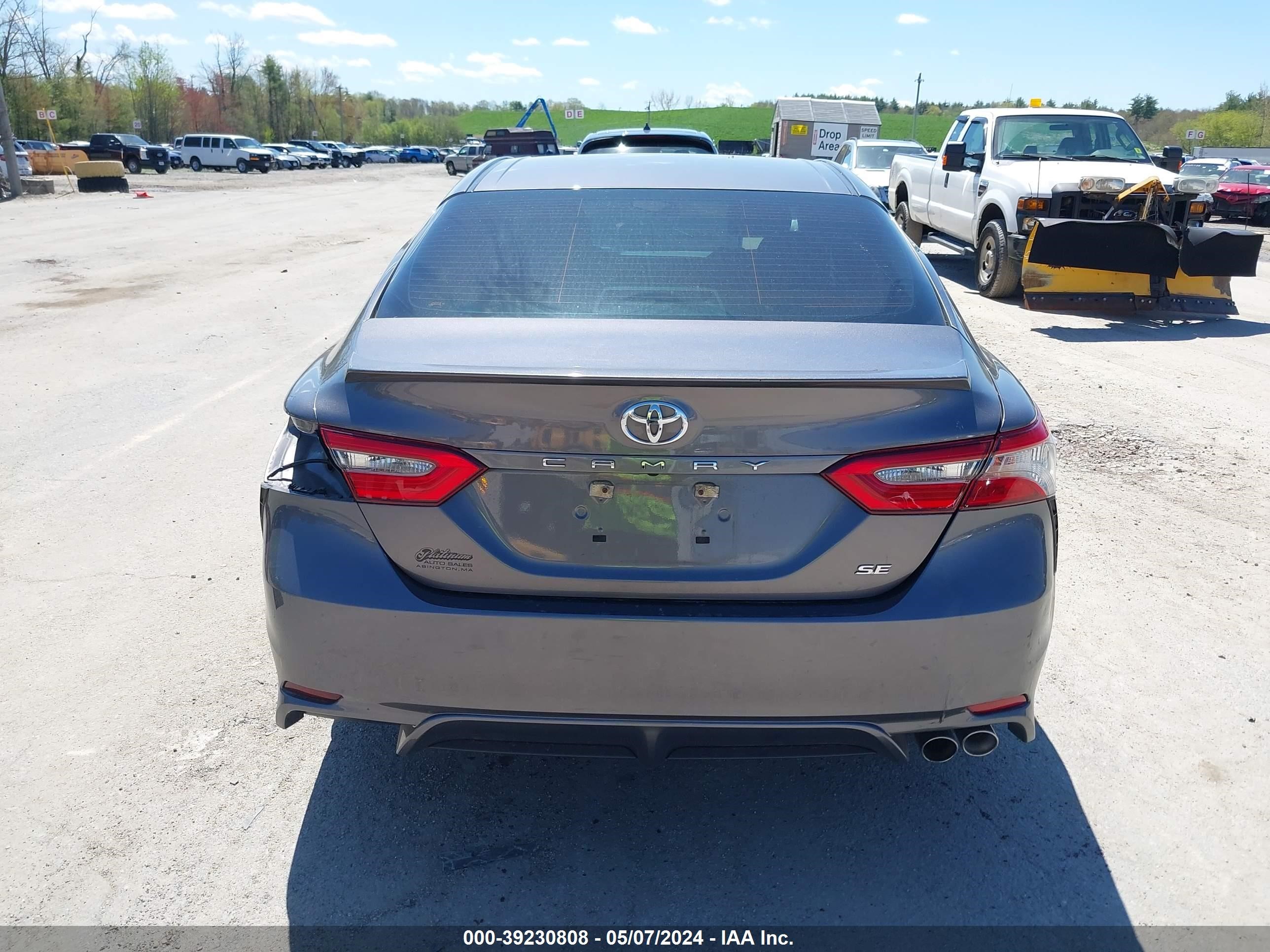 Photo 16 VIN: 4T1B11HK9JU674641 - TOYOTA CAMRY 