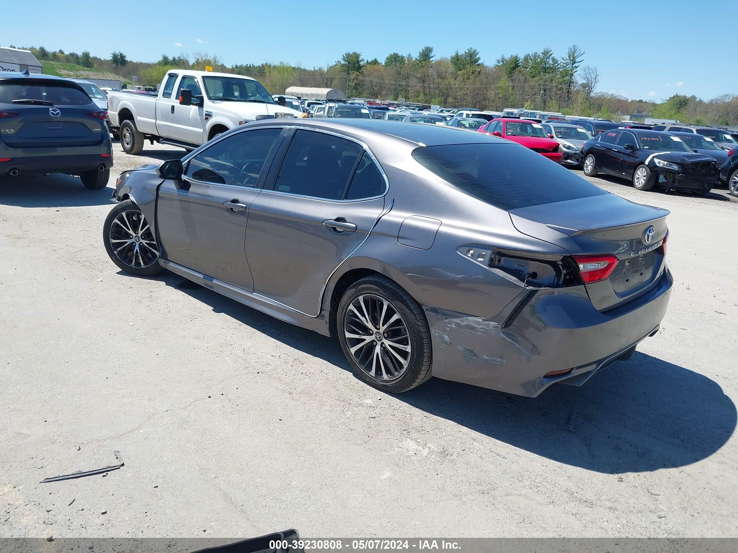 Photo 2 VIN: 4T1B11HK9JU674641 - TOYOTA CAMRY 