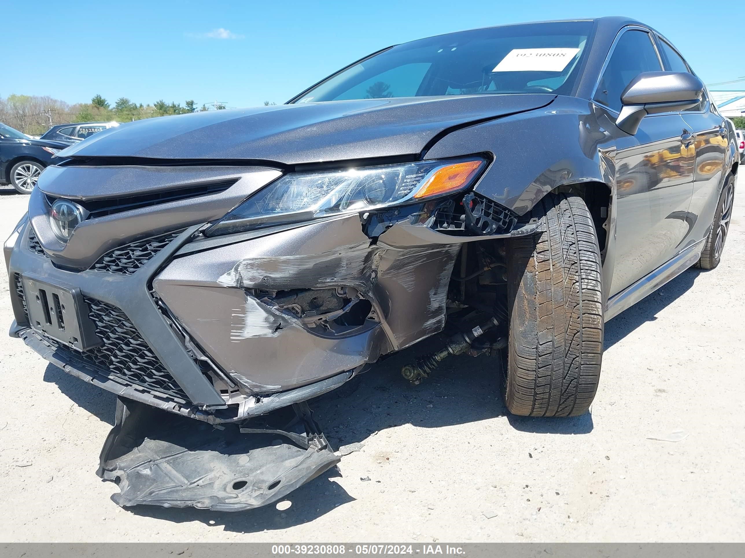 Photo 5 VIN: 4T1B11HK9JU674641 - TOYOTA CAMRY 