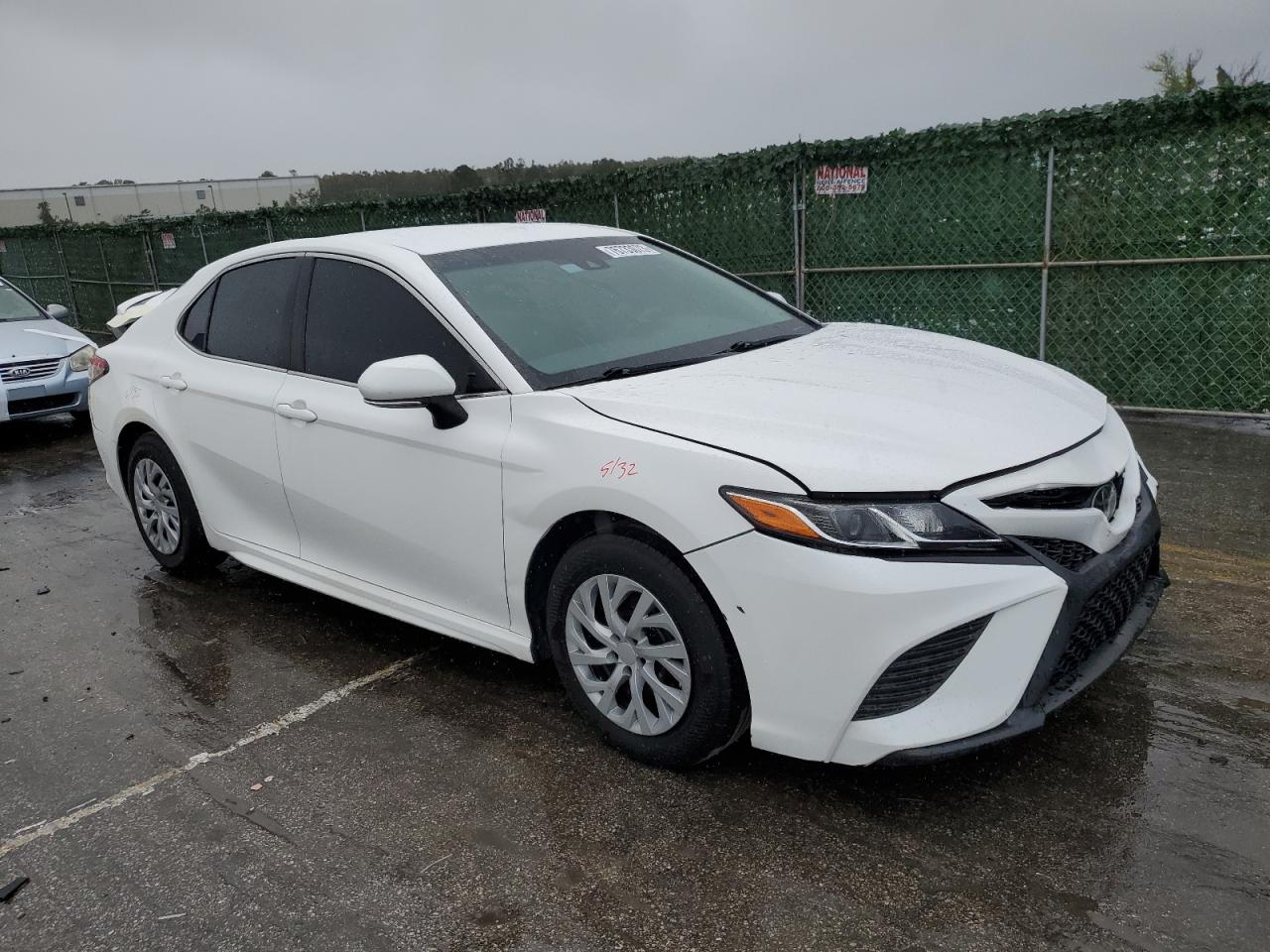 Photo 3 VIN: 4T1B11HKXJU021848 - TOYOTA CAMRY 