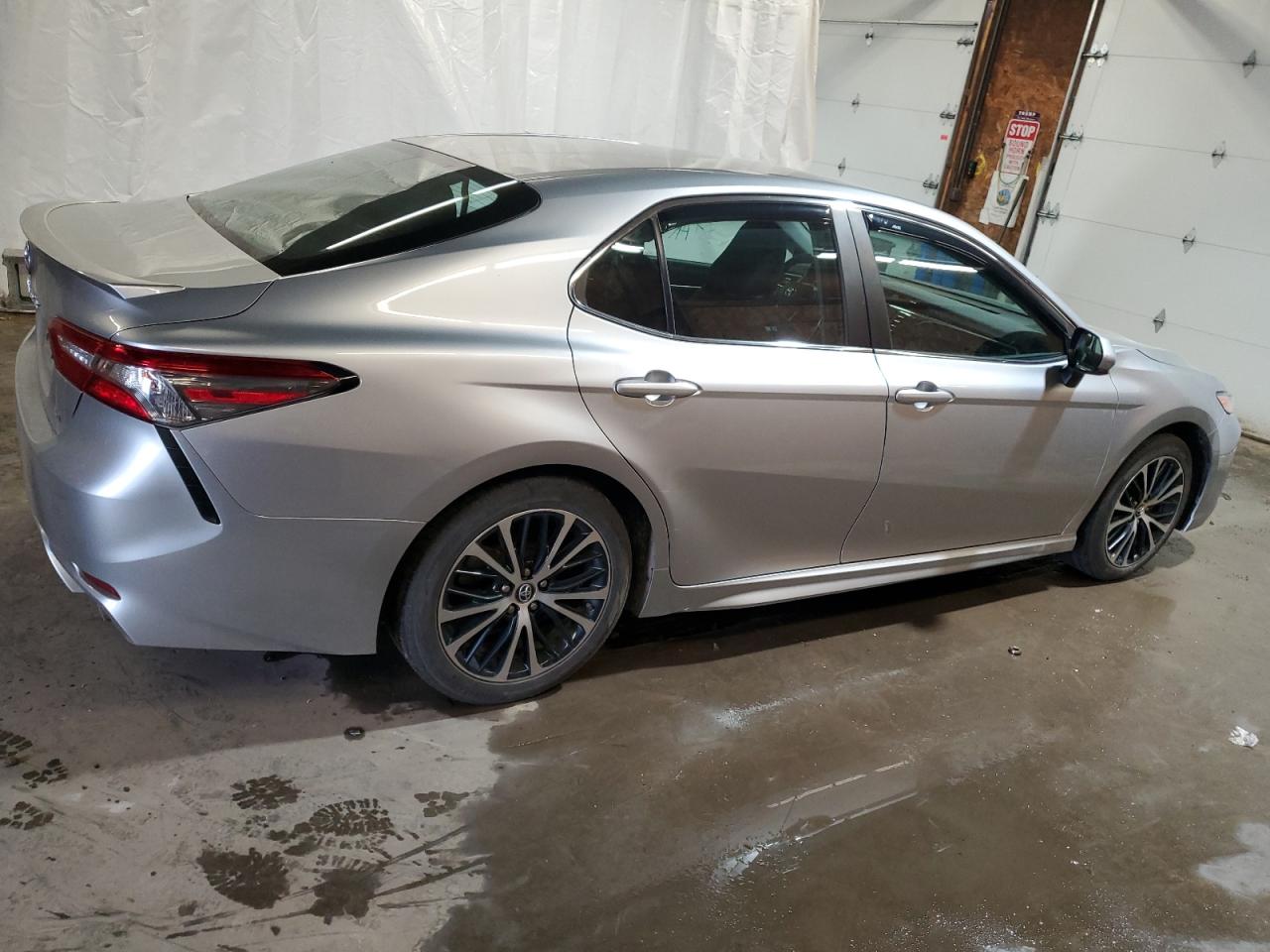 Photo 2 VIN: 4T1B11HKXJU031439 - TOYOTA CAMRY 