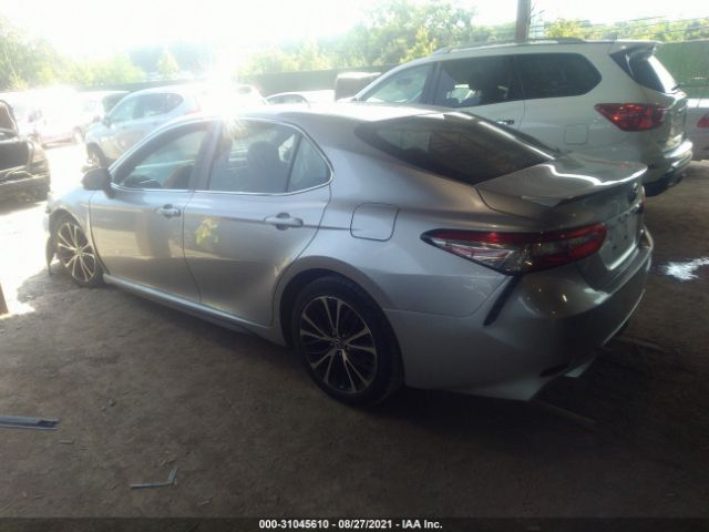 Photo 2 VIN: 4T1B11HKXJU043770 - TOYOTA CAMRY 