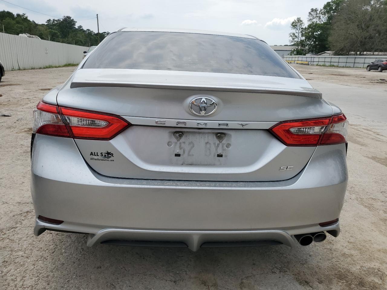 Photo 5 VIN: 4T1B11HKXJU057104 - TOYOTA CAMRY 