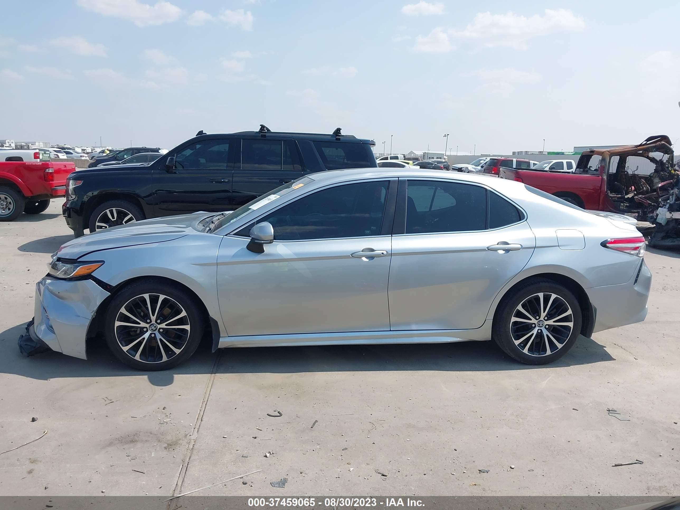 Photo 14 VIN: 4T1B11HKXJU075926 - TOYOTA CAMRY 