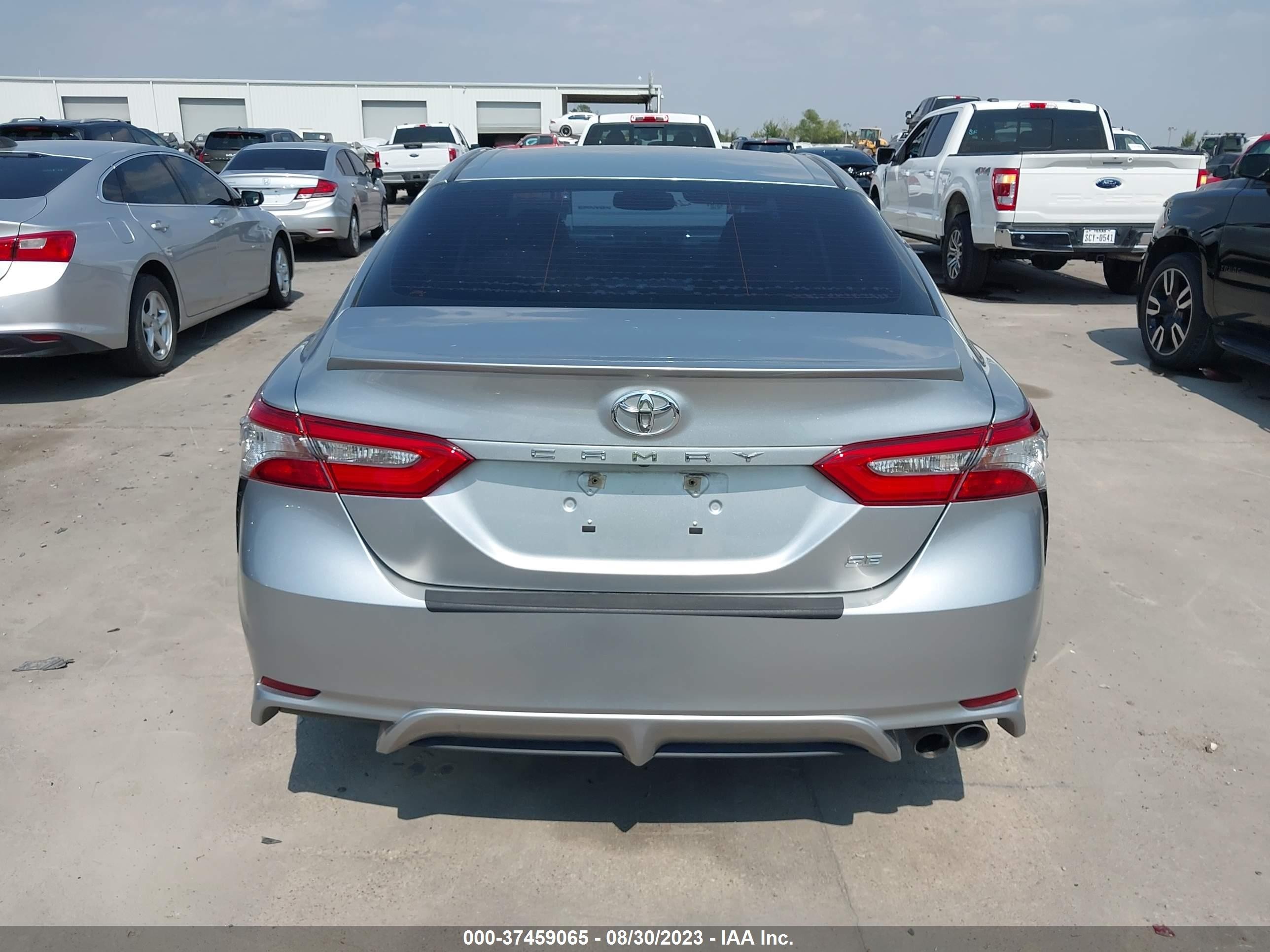 Photo 16 VIN: 4T1B11HKXJU075926 - TOYOTA CAMRY 