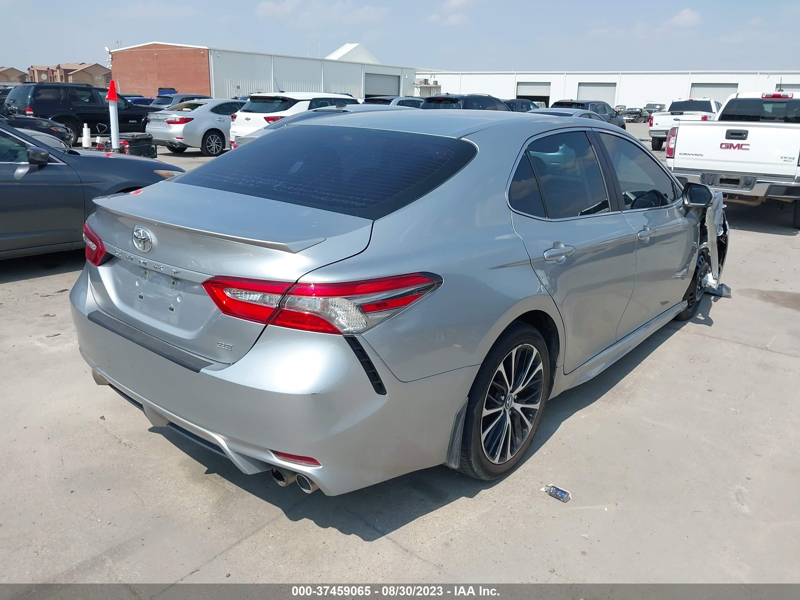 Photo 3 VIN: 4T1B11HKXJU075926 - TOYOTA CAMRY 