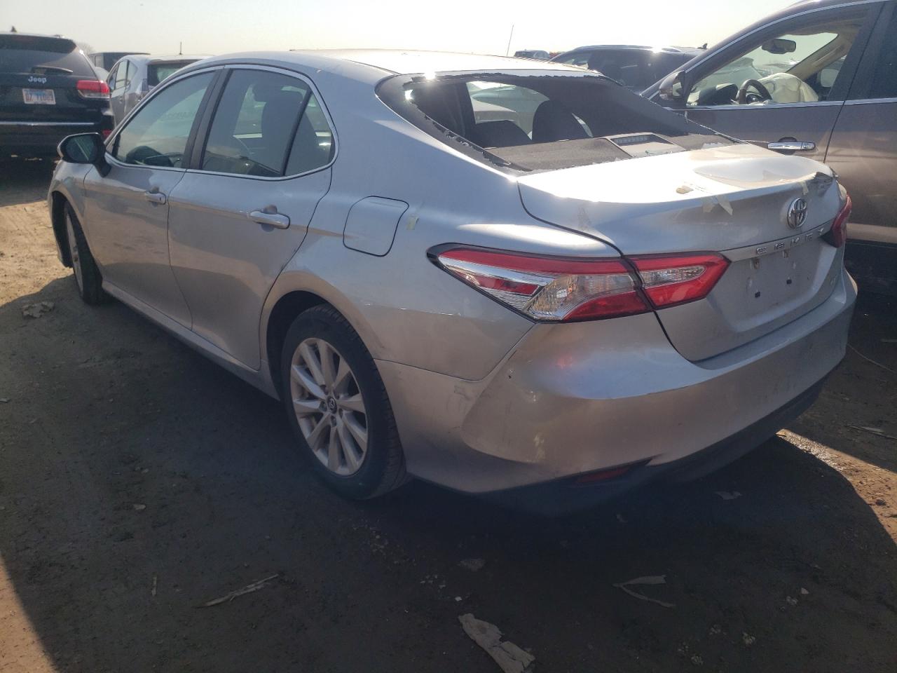 Photo 1 VIN: 4T1B11HKXJU105670 - TOYOTA CAMRY 