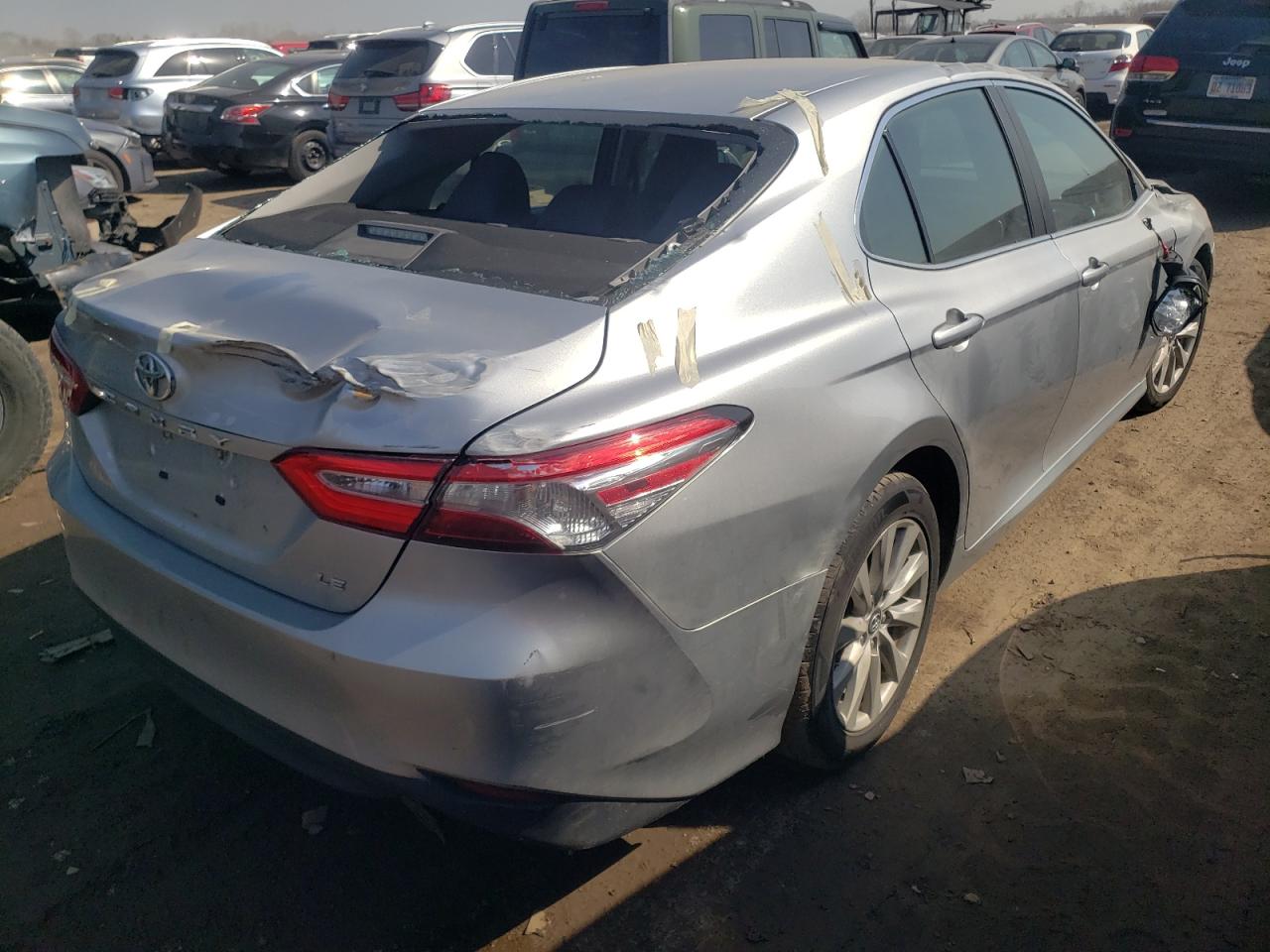 Photo 2 VIN: 4T1B11HKXJU105670 - TOYOTA CAMRY 