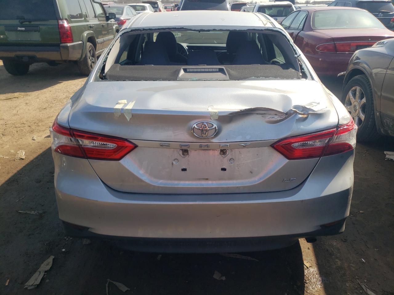 Photo 5 VIN: 4T1B11HKXJU105670 - TOYOTA CAMRY 