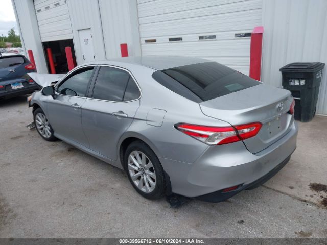 Photo 2 VIN: 4T1B11HKXJU118824 - TOYOTA CAMRY 