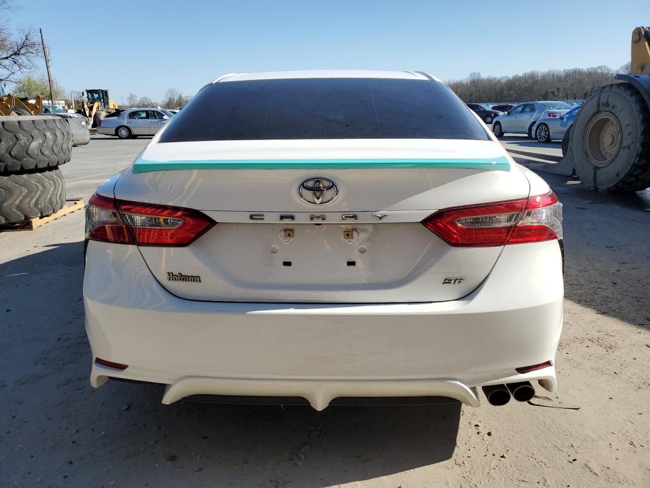 Photo 5 VIN: 4T1B11HKXJU133324 - TOYOTA CAMRY 