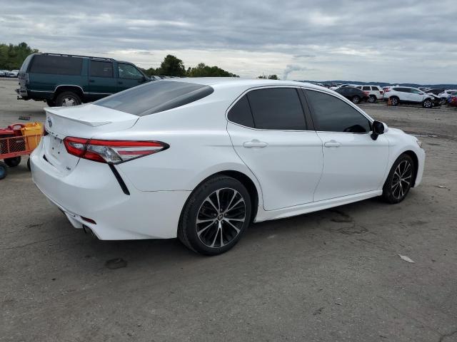 Photo 2 VIN: 4T1B11HKXJU520567 - TOYOTA CAMRY L 