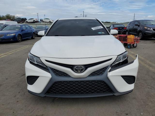 Photo 4 VIN: 4T1B11HKXJU520567 - TOYOTA CAMRY L 