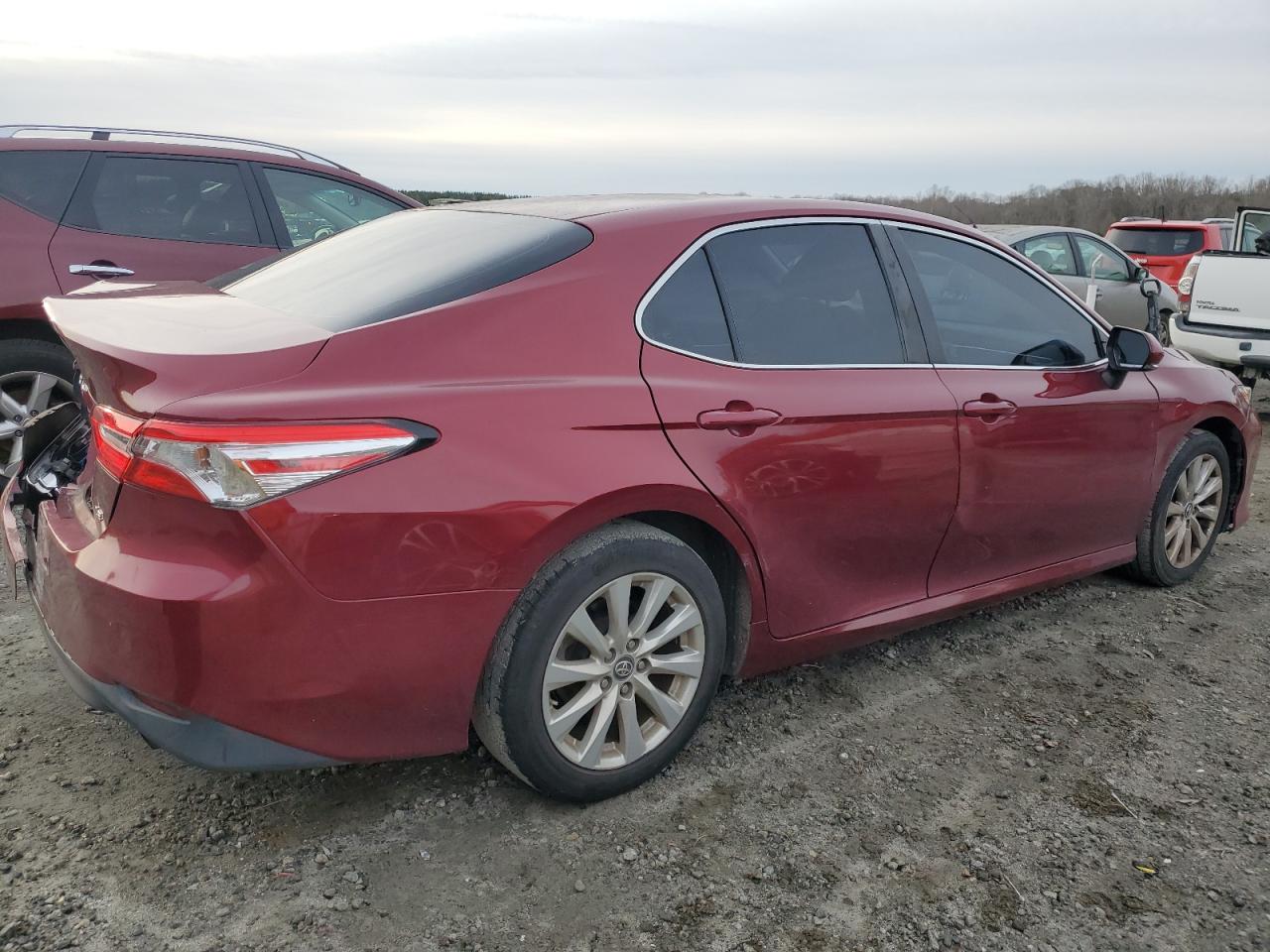 Photo 2 VIN: 4T1B11HKXJU536056 - TOYOTA CAMRY 