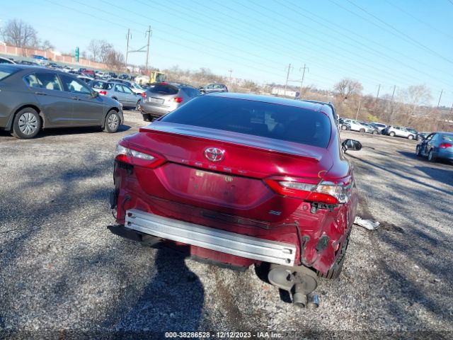 Photo 5 VIN: 4T1B11HKXJU581675 - TOYOTA CAMRY 