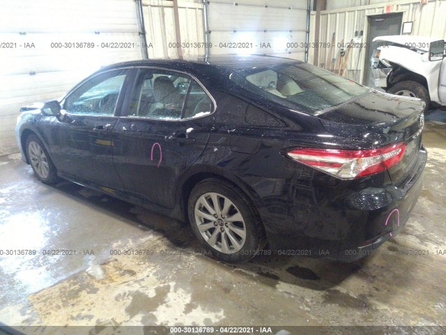 Photo 2 VIN: 4T1B11HKXJU582938 - TOYOTA CAMRY 