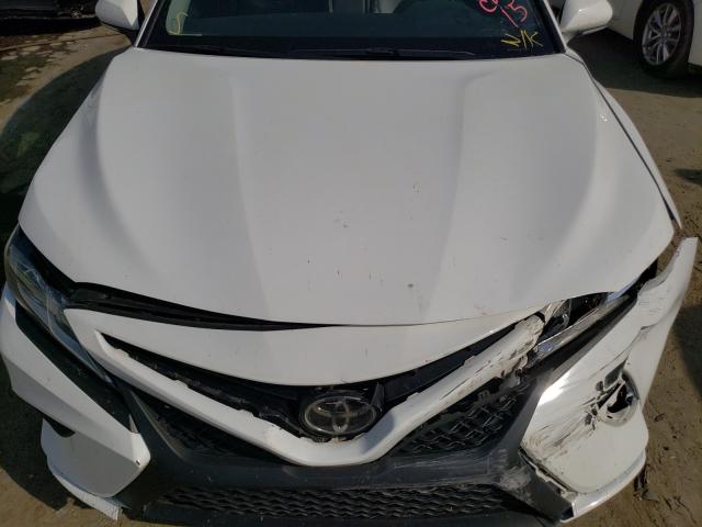 Photo 6 VIN: 4T1B11HKXJU586469 - TOYOTA CAMRY L 