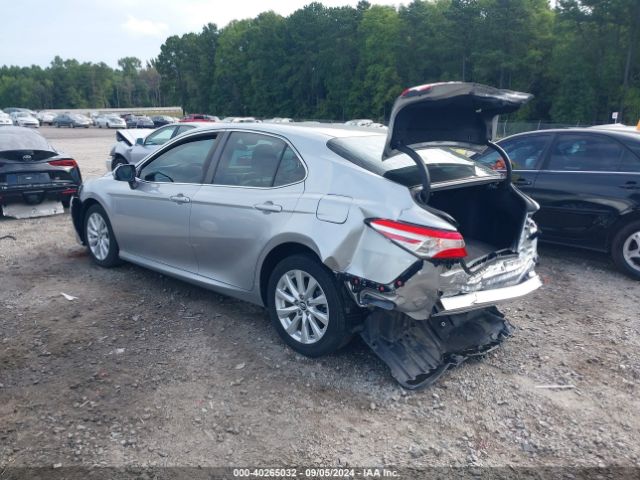 Photo 2 VIN: 4T1B11HKXJU586522 - TOYOTA CAMRY 