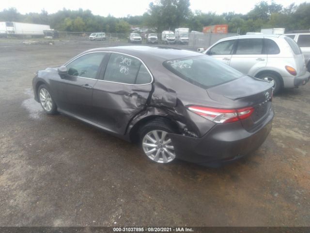 Photo 2 VIN: 4T1B11HKXJU599299 - TOYOTA CAMRY 