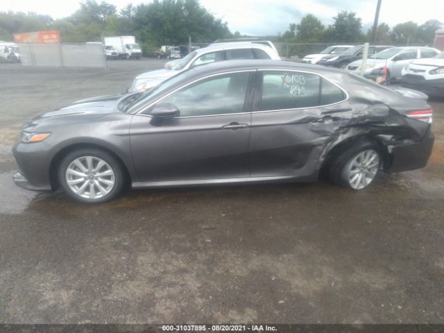 Photo 5 VIN: 4T1B11HKXJU599299 - TOYOTA CAMRY 