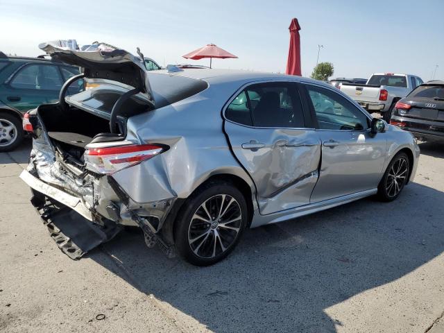 Photo 2 VIN: 4T1B11HKXJU641454 - TOYOTA CAMRY L 