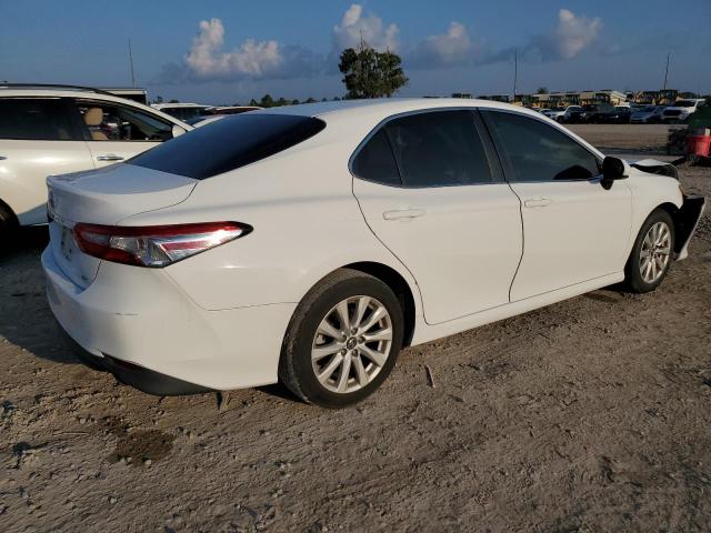 Photo 2 VIN: 4T1B11HKXJU645441 - TOYOTA CAMRY L 