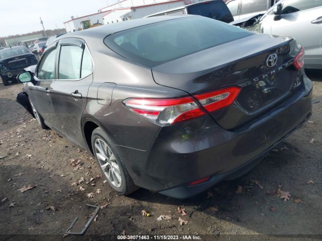 Photo 2 VIN: 4T1B11HKXJU647738 - TOYOTA CAMRY 