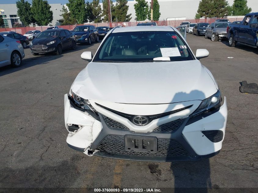 Photo 11 VIN: 4T1B11HKXJU652261 - TOYOTA CAMRY 