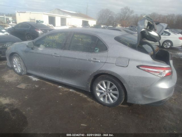 Photo 2 VIN: 4T1B11HKXJU653815 - TOYOTA CAMRY 