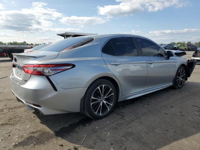 Photo 2 VIN: 4T1B11HKXJU657122 - TOYOTA CAMRY L 